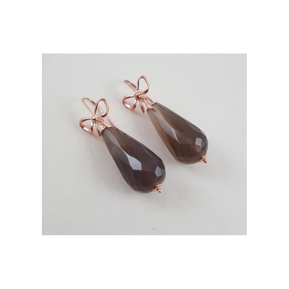 Rosé gilt earrings with large gray agate briolet