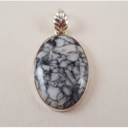 Silver pendant set with oval pinolite