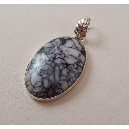 Silver pendant set with oval pinolite