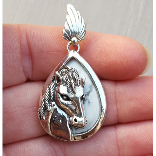 Silver pendant set with Howliet and Silver Horse Head