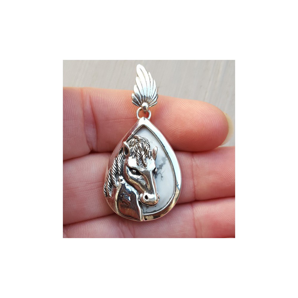 Silver pendant set with Howliet and Silver Horse Head