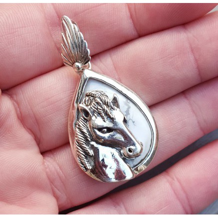 Silver pendant set with Howliet and Silver Horse Head