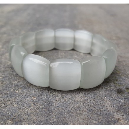 Brede witte Kattenoog strech armband