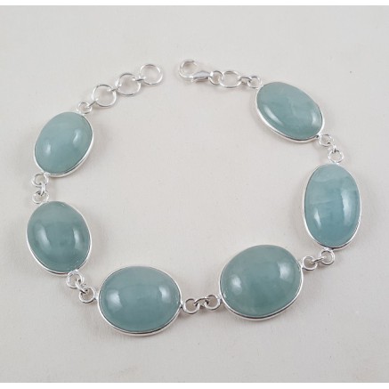 Silver bracelet set with Cabochon cut aquamarine