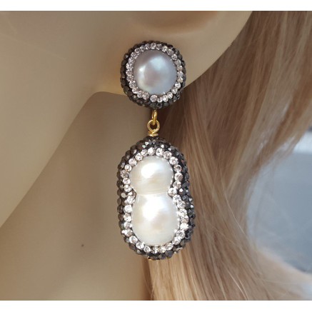 Earrings with freshwater pearls and crystals edge