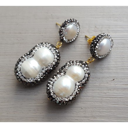 Earrings with freshwater pearls and crystals edge