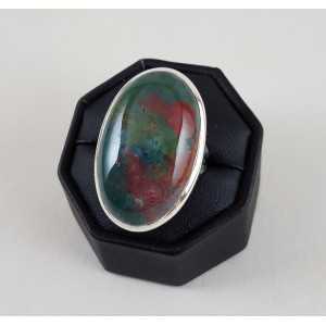 Zilveren ring gezet met ovale Bloedsteen 16.5 mm