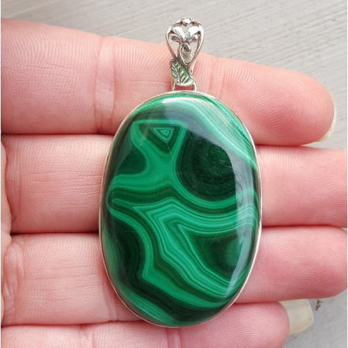 Silver pendant set with large oval malachite