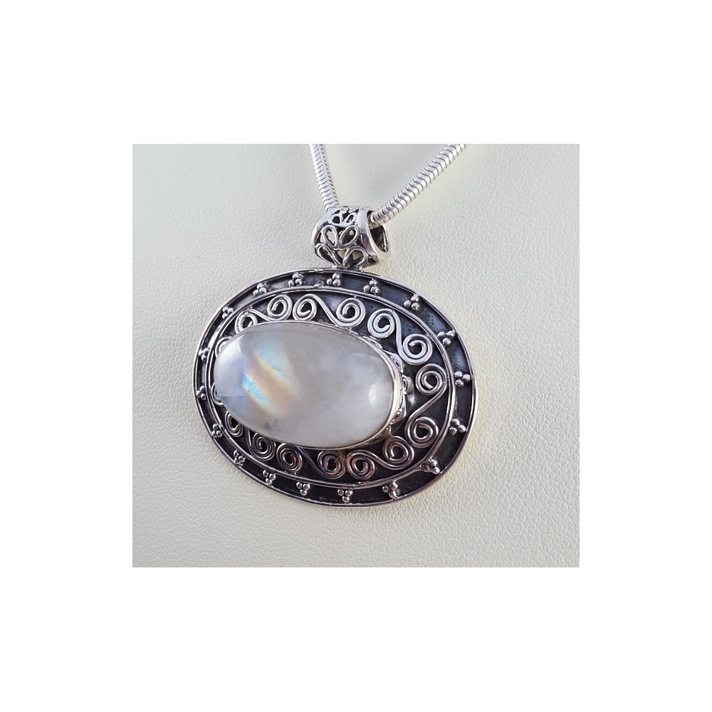 Silver pendant edited setting Dwarsming oval moonstone