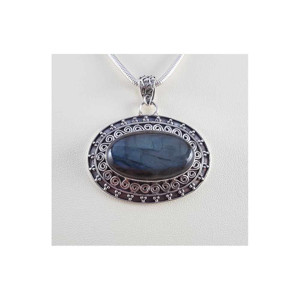 Silver pendant edited setting with transverse oval labradorite