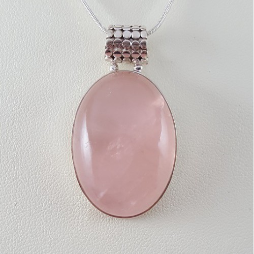 Silver pendant set with oval cabochon rose quartz