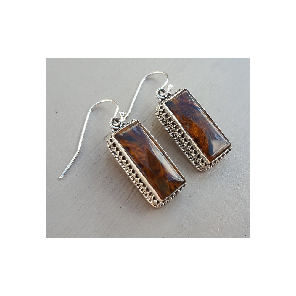 Silver earrings rectangular Pietersiet in edited setting