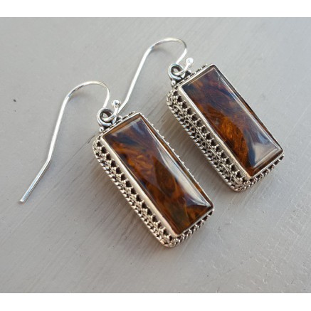 Silver earrings rectangular Pietersiet in edited setting