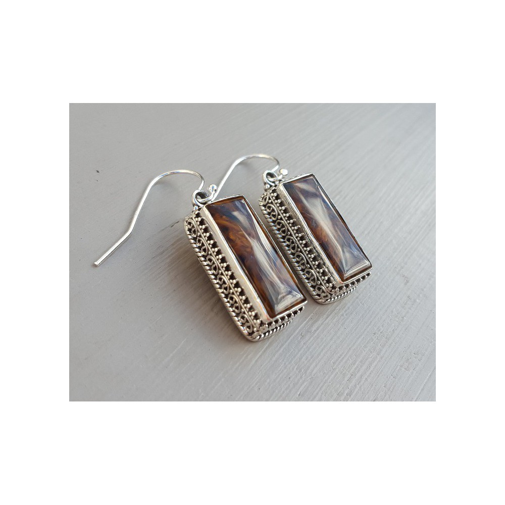 Silver earrings rectangular Pietersiet in edited setting