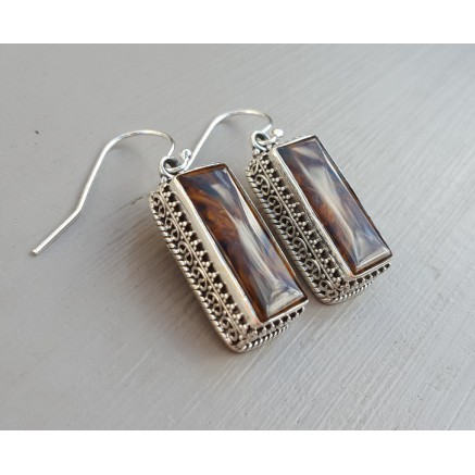 Silver earrings rectangular Pietersiet in edited setting