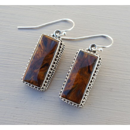 Silver earrings rectangular Pietersiet in edited setting