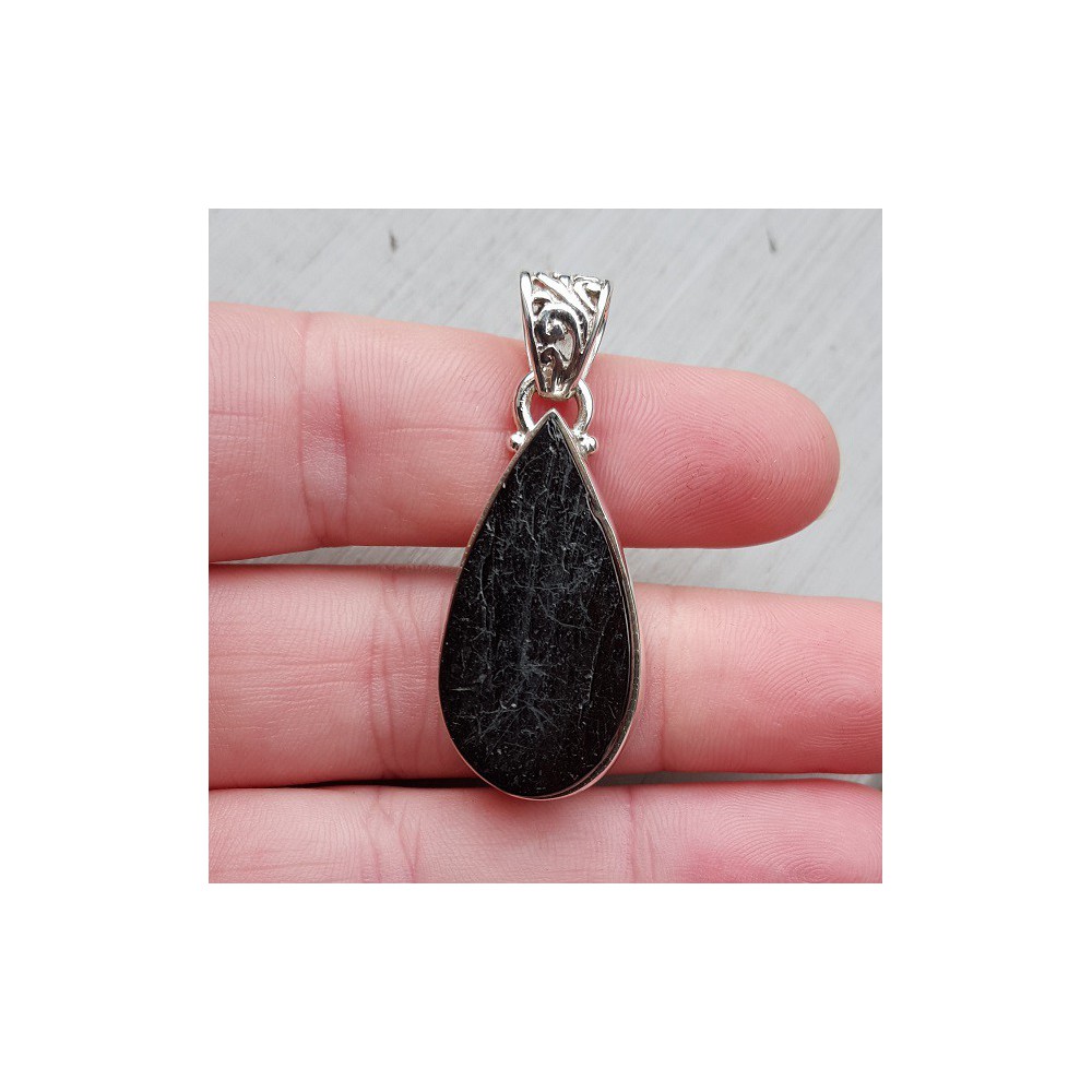 Silver pendant set with drop shape shungite