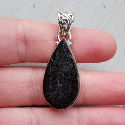 Silver pendant set with drop shape shungite