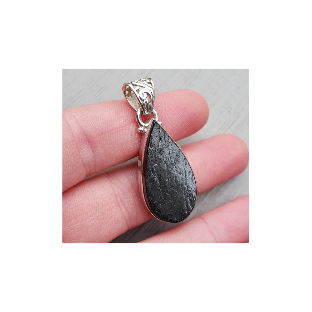 Silver pendant set with drop shape shungite