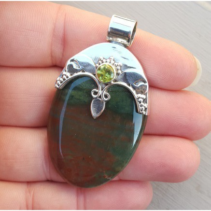 Silver pendant set with round peridot and bloodstone