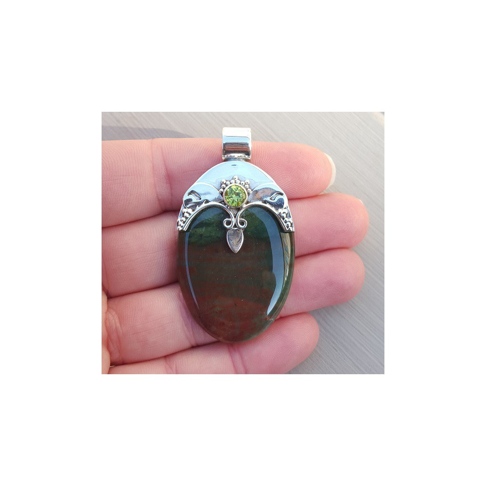 Silver pendant set with round peridot and bloodstone