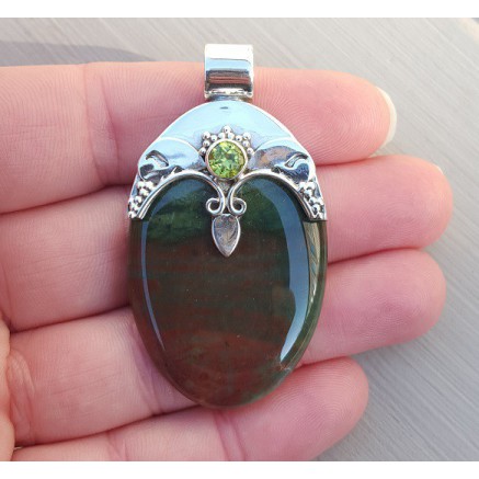 Silver pendant set with round peridot and bloodstone