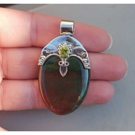 Silver pendant set with round peridot and bloodstone