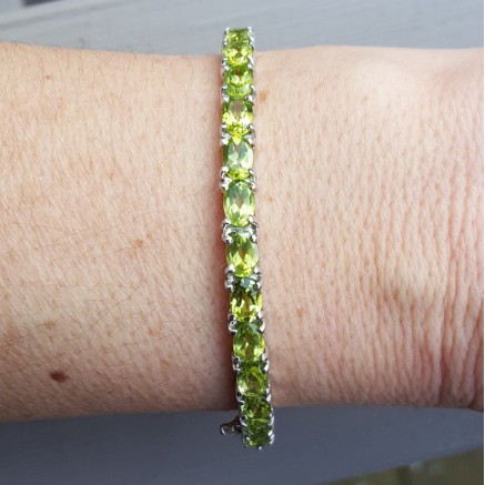 Silver bracelet / bangle with Peridot