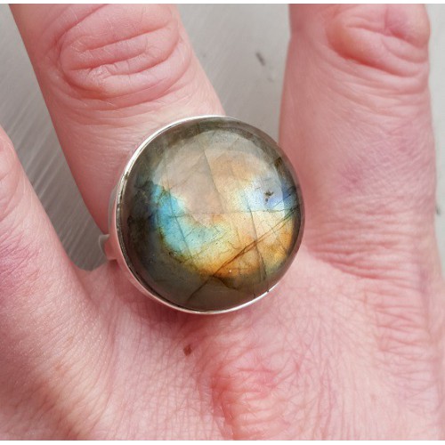 Silver ring set with round Cabochon Labradorite 17.7 mm