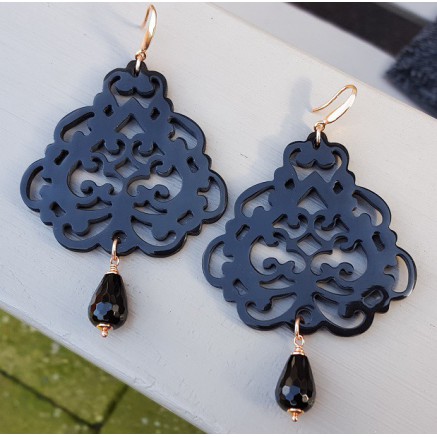 Earrings with black -cut buffalohoorn and Onyx Briolet