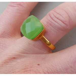 Vergoldet ring mit quadratischen apple grüne Varietät des Chalcedon 18 oder 20 mm