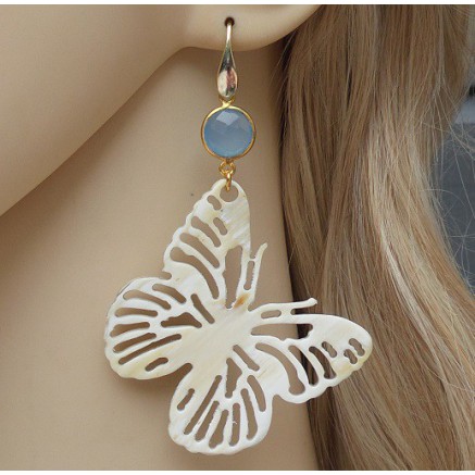 Gilded earrings with butterfly of buffalohoorn and chalcedone