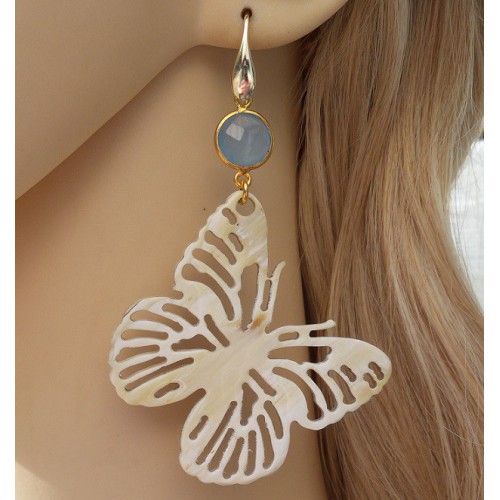 Gilded earrings with butterfly of buffalohoorn and chalcedone