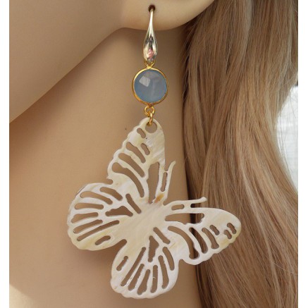 Gilded earrings with butterfly of buffalohoorn and chalcedone